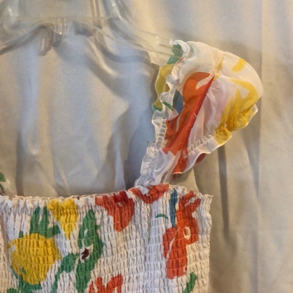 New Guess Smocked floral Cap sleeve chiffon blouse - Picture 2 of 6